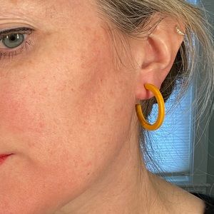 Machete yellow hoop acetate earrings. Made in Italy.
